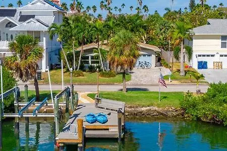 Maritana Beach House Heated Pool & Private Dock